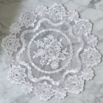 40cm ホワイトレース刺繍ランチョンマット