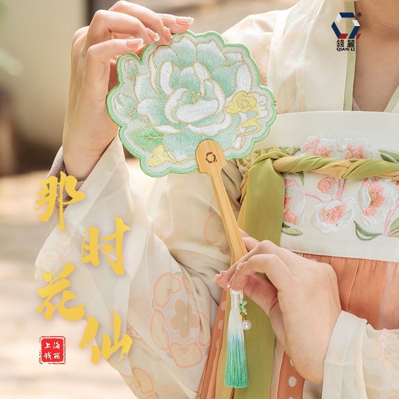 手刺繍のミニ団扇 ~夏のロマンを閉じ込めて~ - 画像 (5)