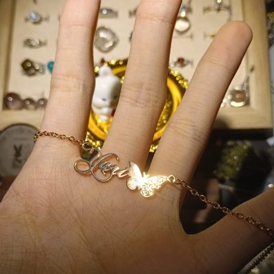 ゆりちゃんの名前のネックレス あと5個くらい