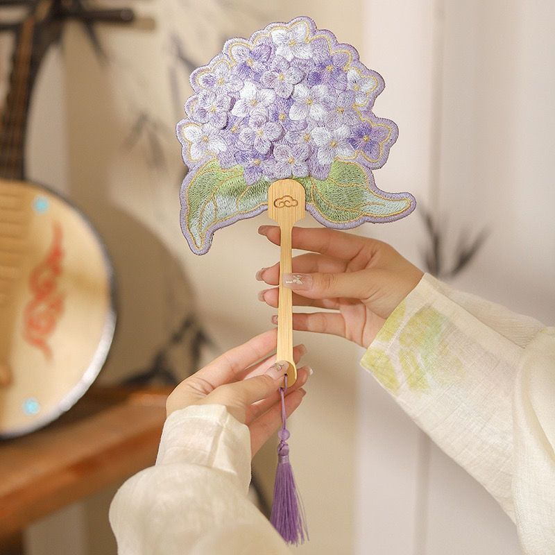 手刺繍のミニ団扇 ~夏のロマンを閉じ込めて~ - 画像 (9)