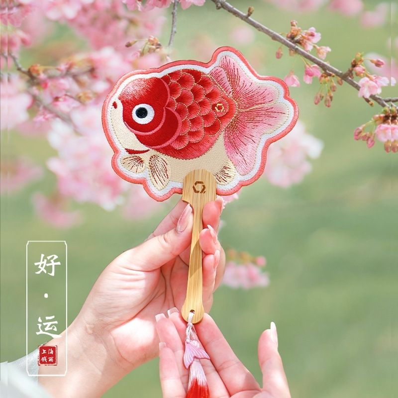 手刺繍のミニ団扇 ~夏のロマンを閉じ込めて~ - 画像 (8)