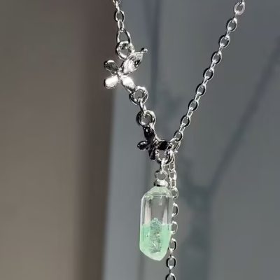緑ガーデンネックレス 15mmx5mmx6mm ペンタントは銅製です